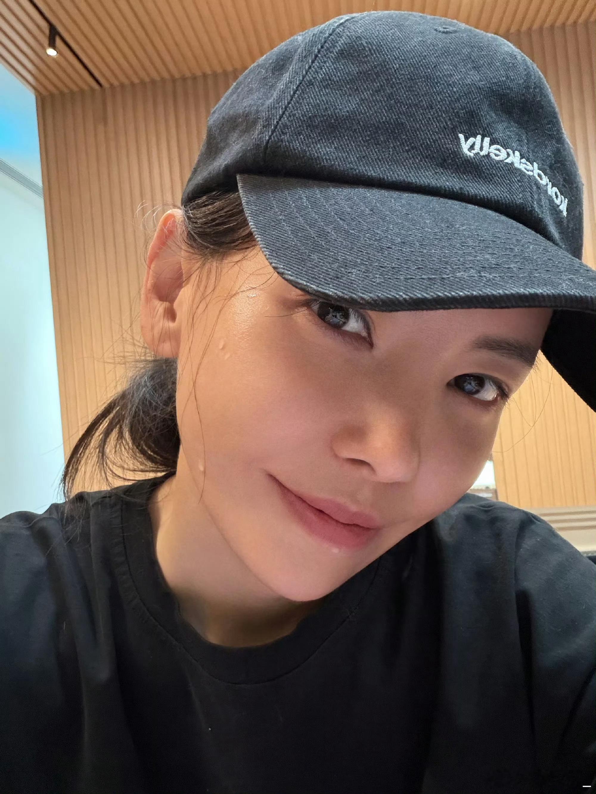 #于文文#这个咪在一个月内发了这么多自拍，超过了全国99%的咪！快来鼓励她吧！​