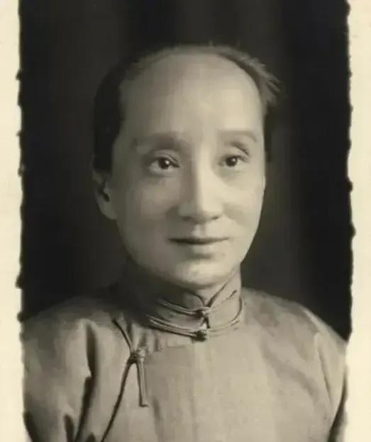 1909年，鲁迅对原配朱安说：＂日本有一种小吃很好吃。＂话音未落，朱安忙说：＂是