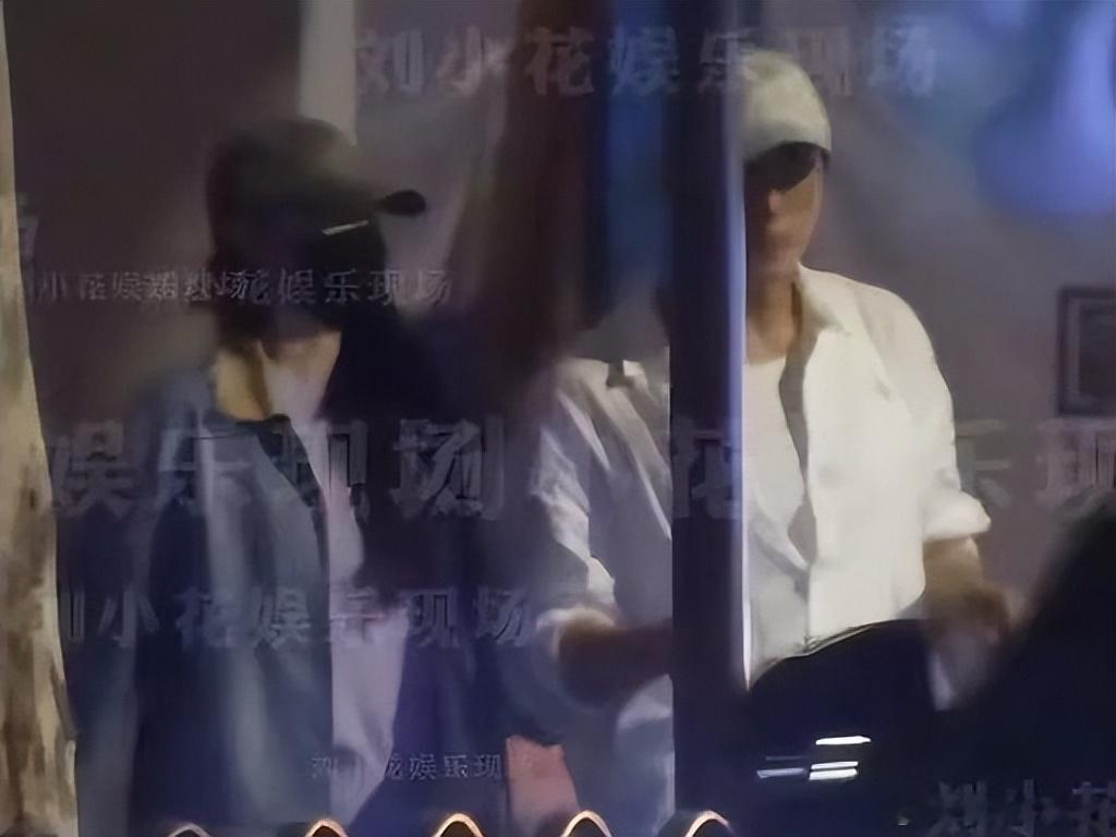 王玉雯杨玏只能说吧现在的人为了流量啥都能干出来明明就是王玉雯刚被拍和黄景瑜同回