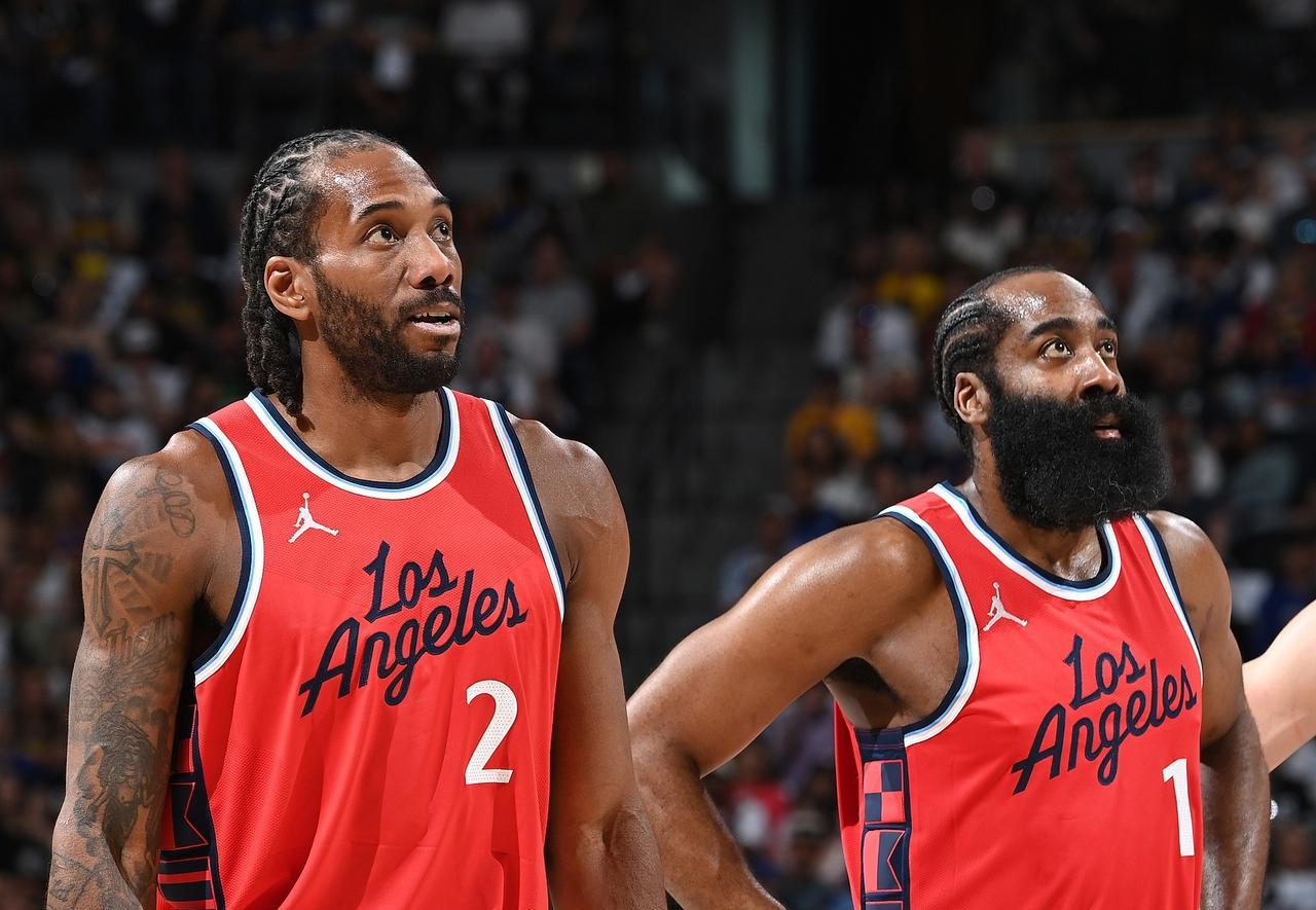 NBA官网公布了快船队24-25赛季常规赛的几项重要防守数据：防守篮板率联盟第