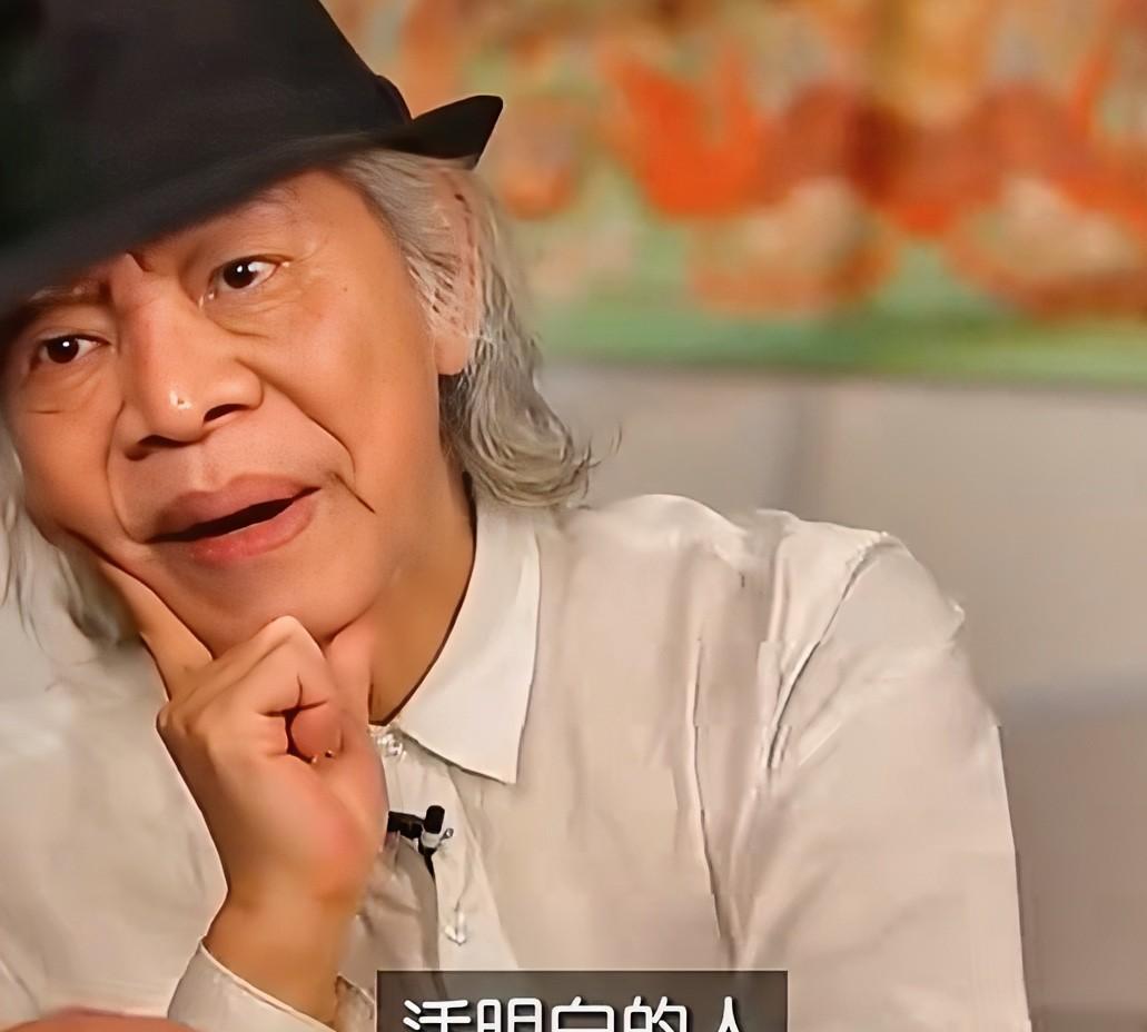 蔡志忠说，活明白的人会更喜欢做一个观察者，而不是做表演者。人到了一定境界后，就