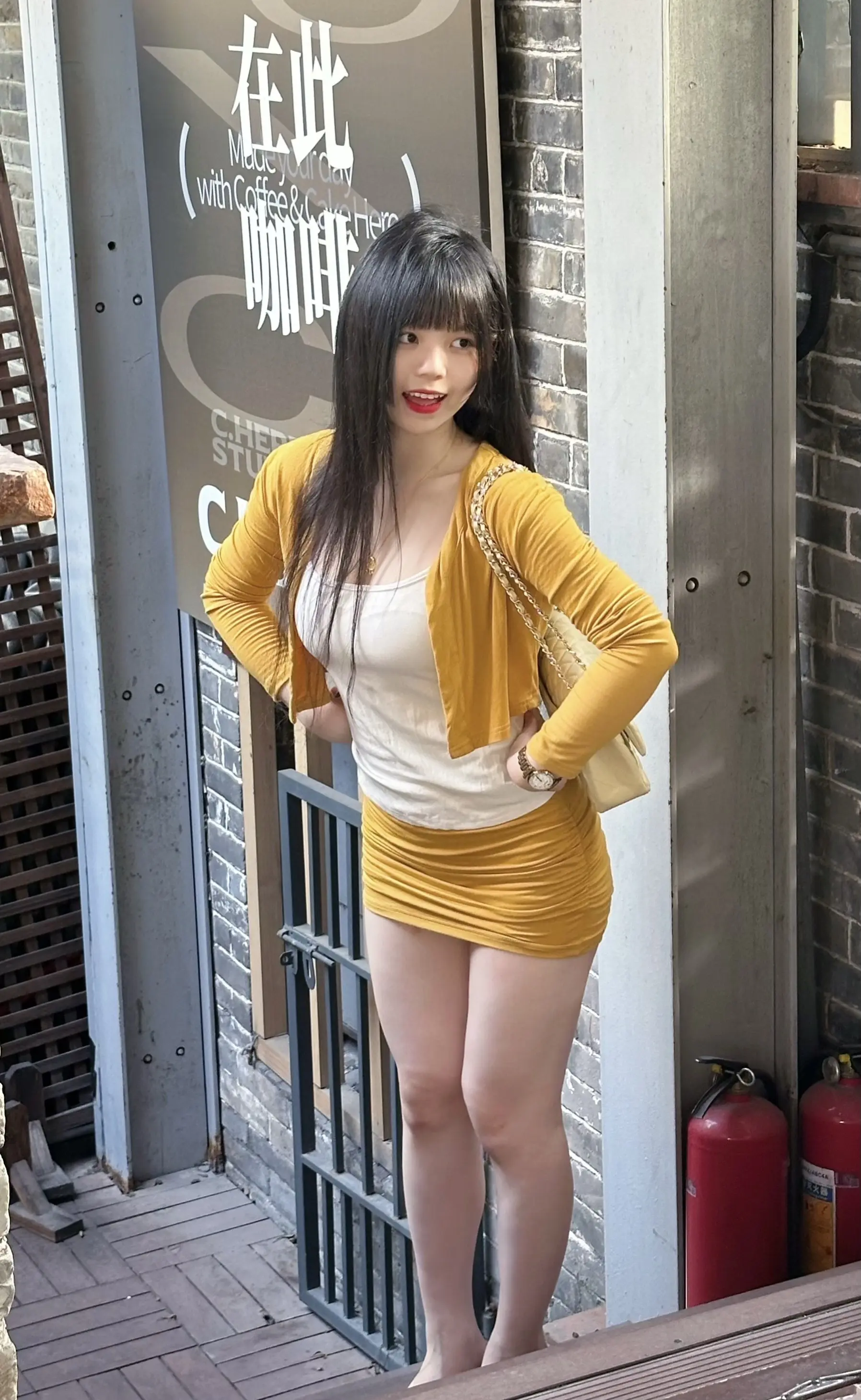 请用四个字形容我 评论区交作业。