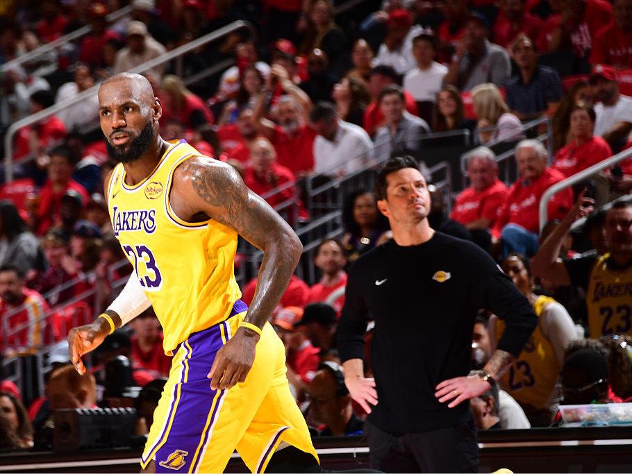 没有东契奇、里夫斯，为什么湖人能够取得首轮系列赛3:0领先，我来谈谈我个人看法：