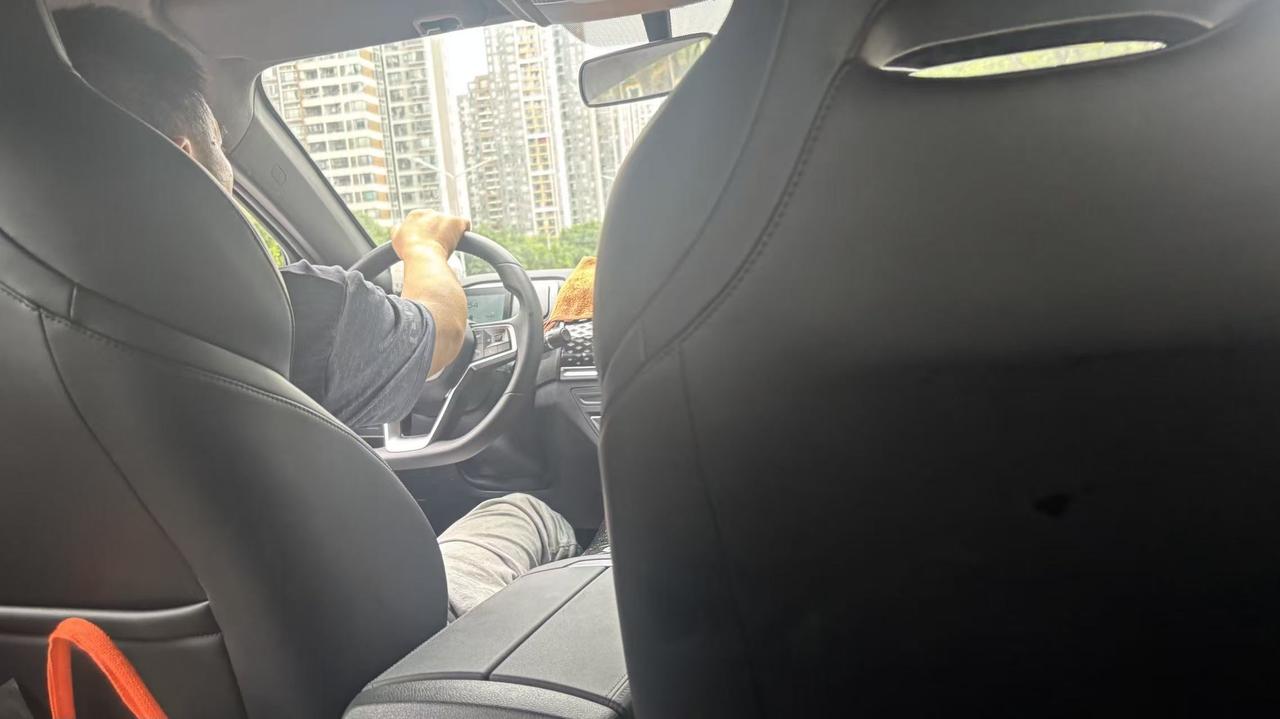 打了辆比亚迪秦PLUS，司机说这车是自己买的，厂家官宣续航510公里，实际能跑4