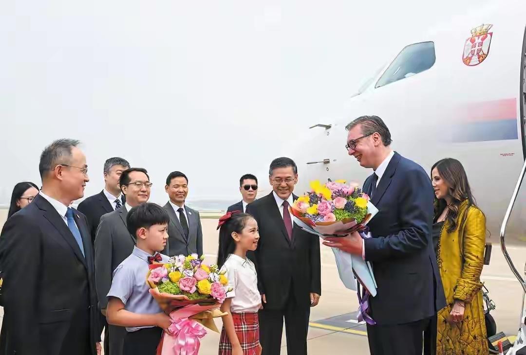 这一幕又出现了武契奇刚刚落地北京，塞尔维亚国内就爆发大规模反对示威游行…很明