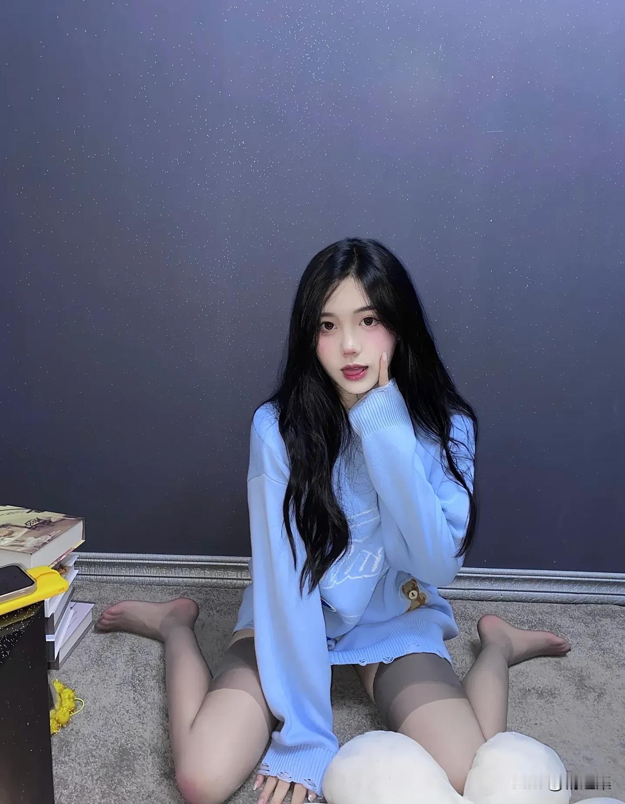 “少女心爆棚的蓝色毛衣，谁不爱呢？”💙💕