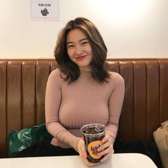 女神的线条实在迷人, 挡都挡不住的韵味