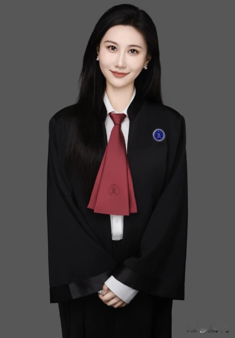 一位著名律师说：警察突然要带走你的家人，千万别慌，更别稀里糊涂就乱签字。一定要