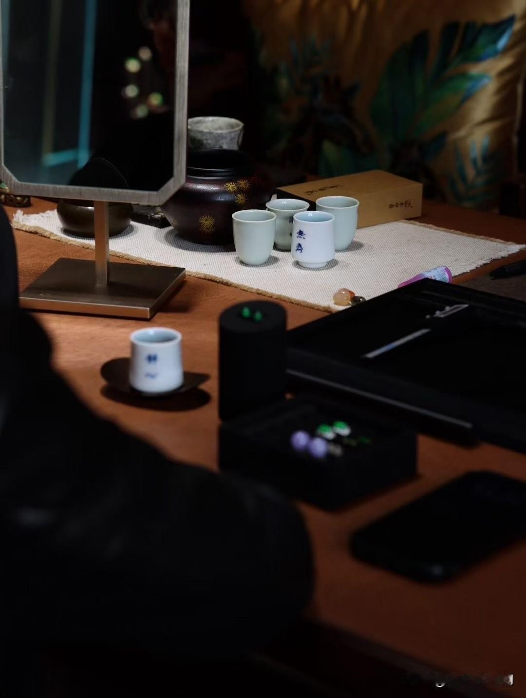 不知道大家有没有觉得现在新人结婚不是掏空男方富了女方而是掏空双方父母富了小两