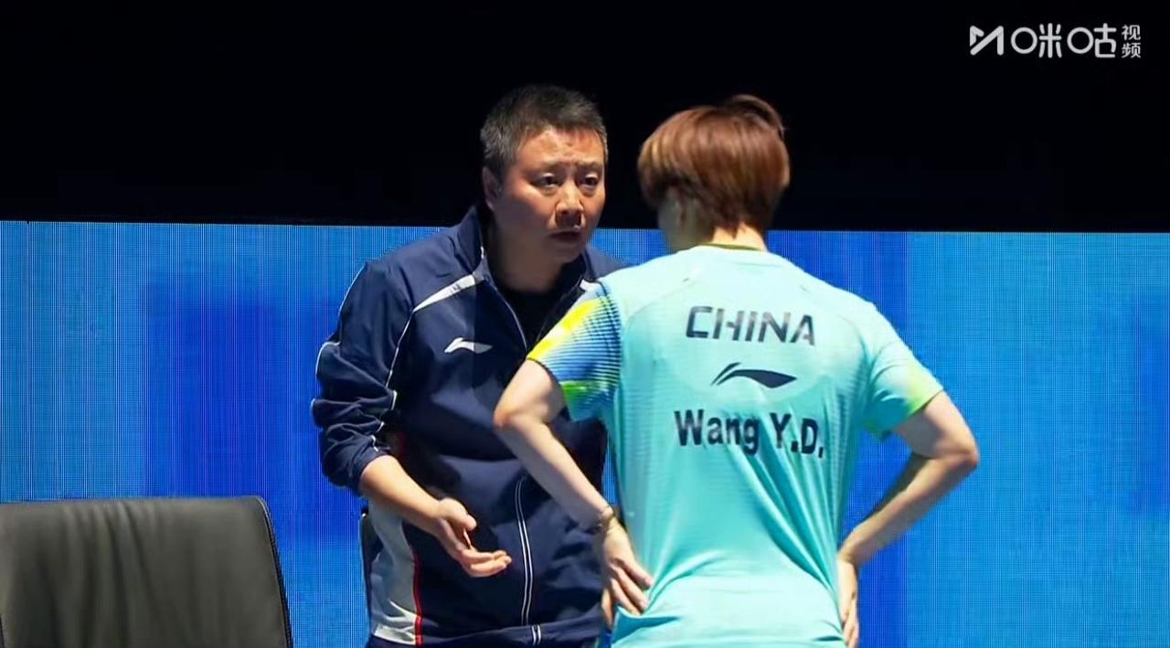 大迪不慌不慌[加油]！第一局王艺迪🇨🇳3-11不敌长崎美柚🇯🇵​​​