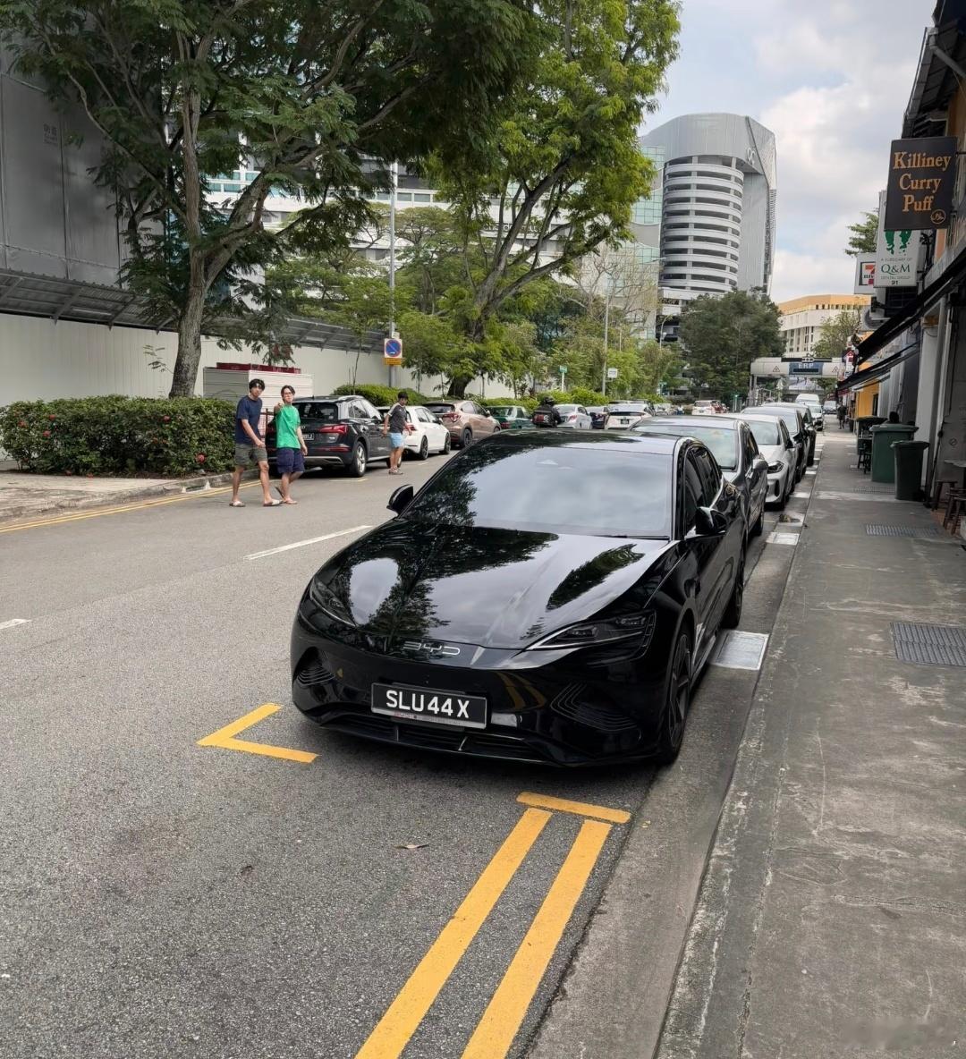 我靠，这么一看，车牌确实太影响车的颜值……​​​