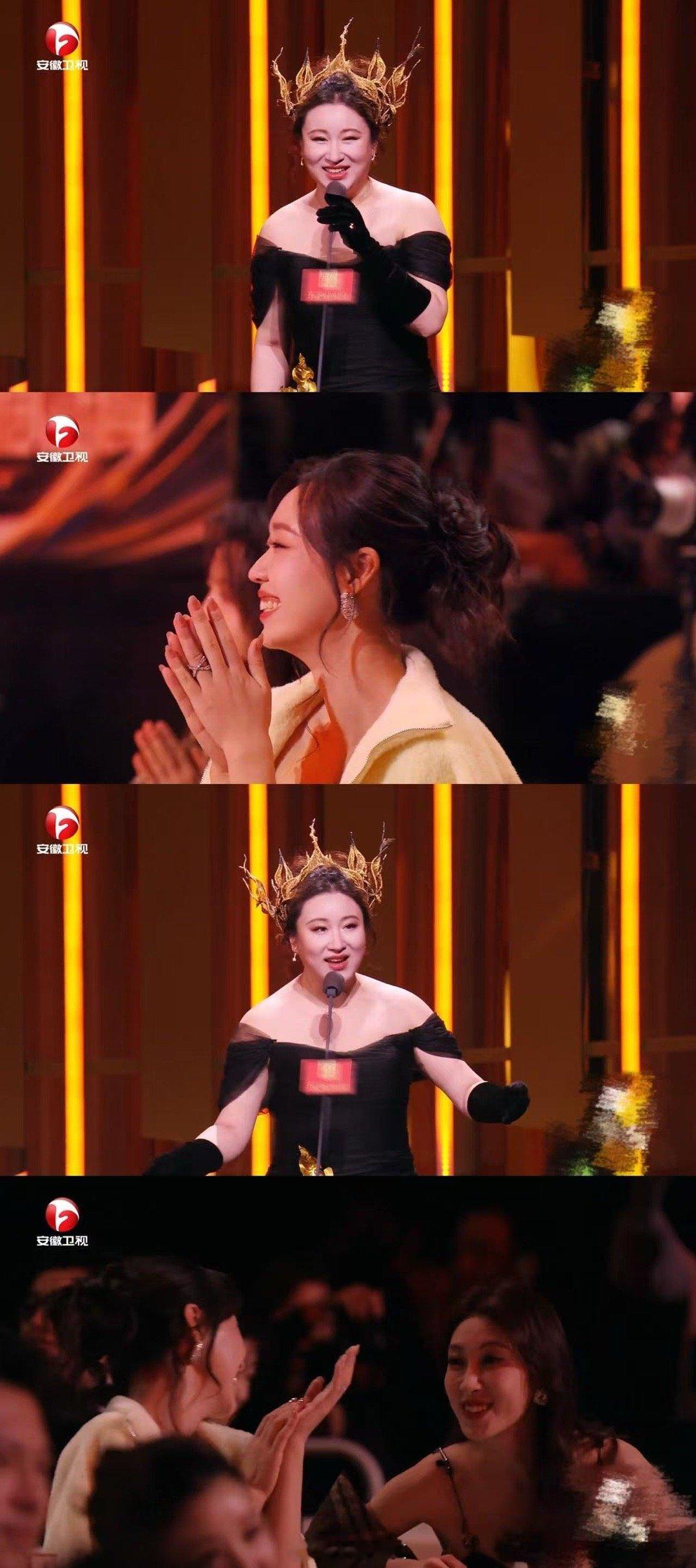 锤娜丽莎笑完你的笑你的谁还没被锤娜丽莎圈粉！黑裙金饰美出圈，一开口却秒变喜剧人