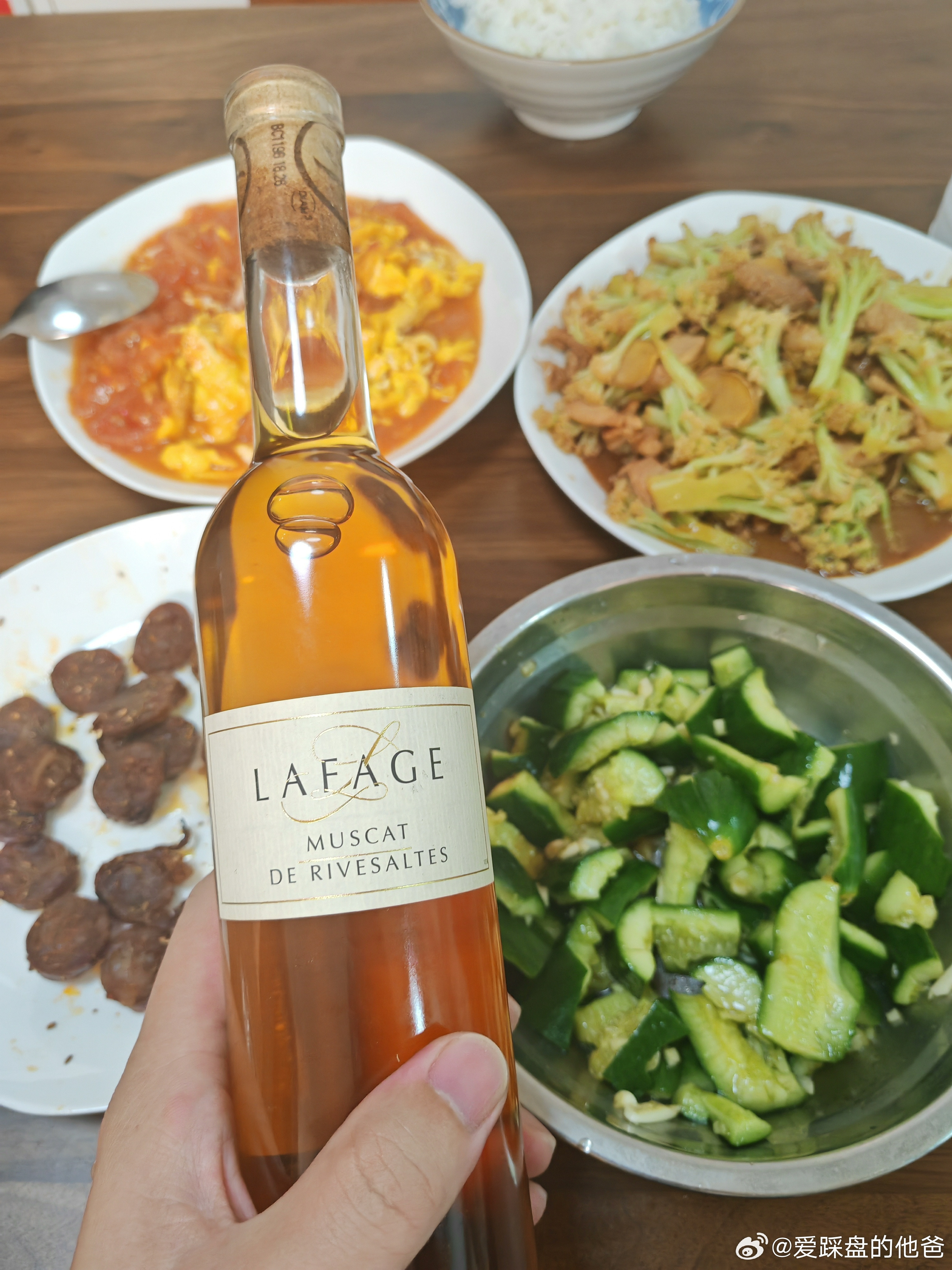 两个人，四个菜，喝点法国白葡萄酒，差不多10年了，不便宜啊。