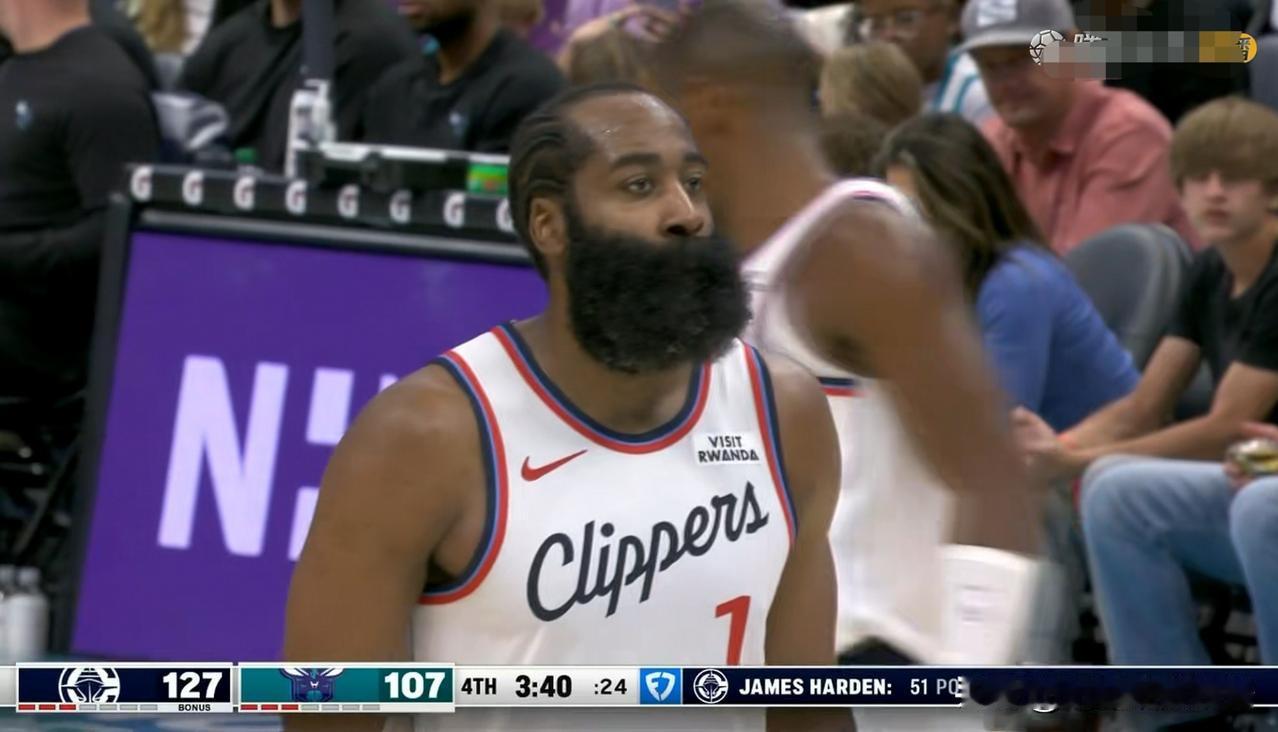 快船超级球星哈登真是名副其实的虐菜高手！在今天快船客场以131：116击败东部弱