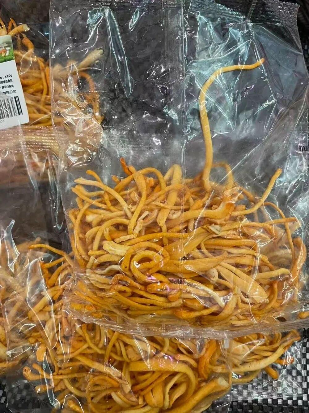 这蘑菇吃着竟然有龙虾味背后还藏着一起“谋杀案”很多人都知道“虫草”,虫子被真