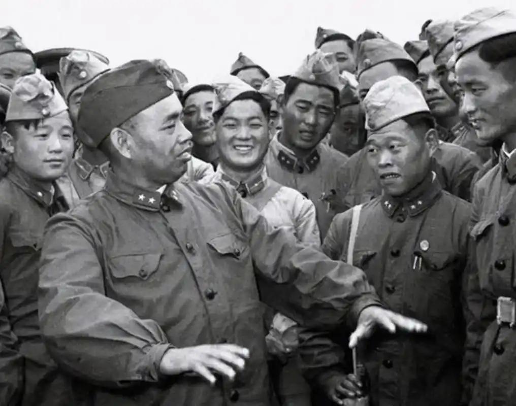 1930年红军休整，许世友搭起擂台，放话摔赢他就管酒喝，接连30多名战士都败下阵