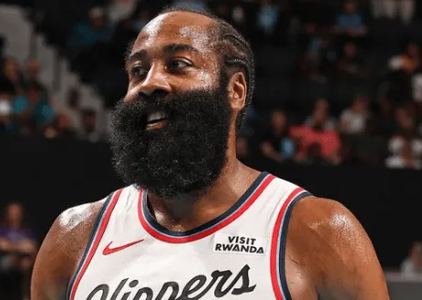 知名美记SamAmick撰写专题文章，其中谈到了哈登的情况：詹姆斯-哈登尤其