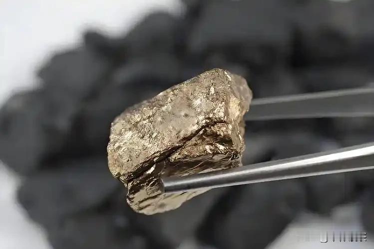 如果美国稀土资源枯竭，将会在军事、工业、科技等多个领域产生严重影响：军事领域：