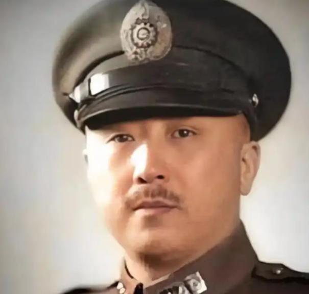 1955年春天，卫立煌从香港回到北京，毛泽东在中南海接见他。两人一见面，毛泽东笑