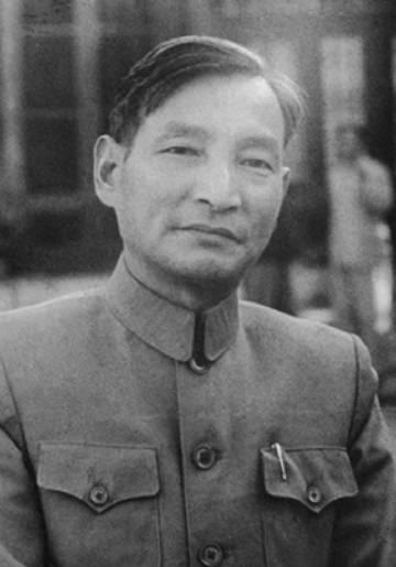 1947年，一敌军少校被我军俘虏，连长刚想审他。怎料，这名少校竟从容地说：“同志