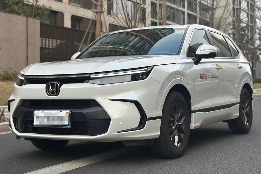 本田皓影的外观其实与老款一样，没啥新鲜感，不过看着还是挺耐看的，车身比较硬朗，特