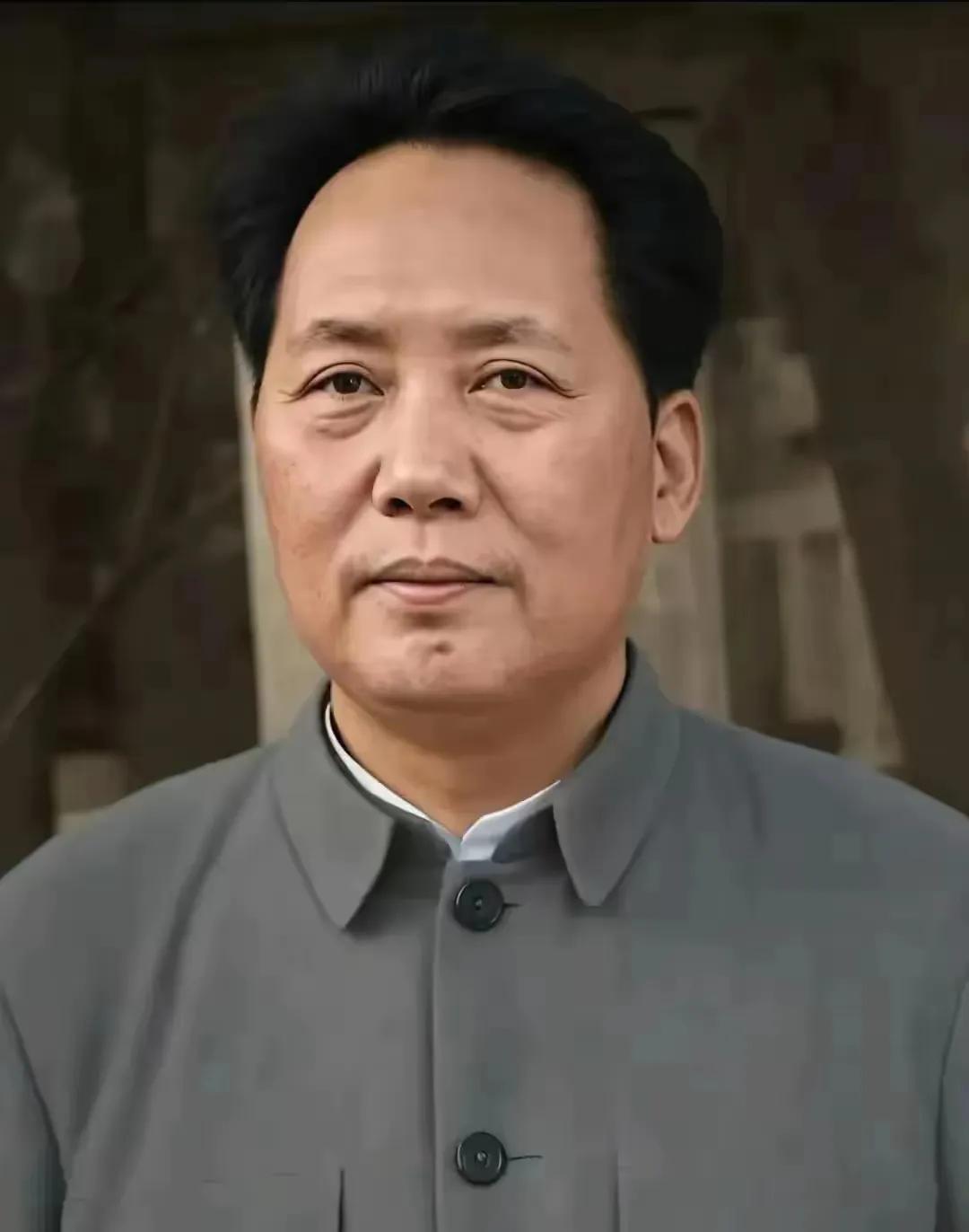 图①延安时期55岁毛主席的真实照片。毛主席慈眉善目，充满了智慧和镇定！图②是唐