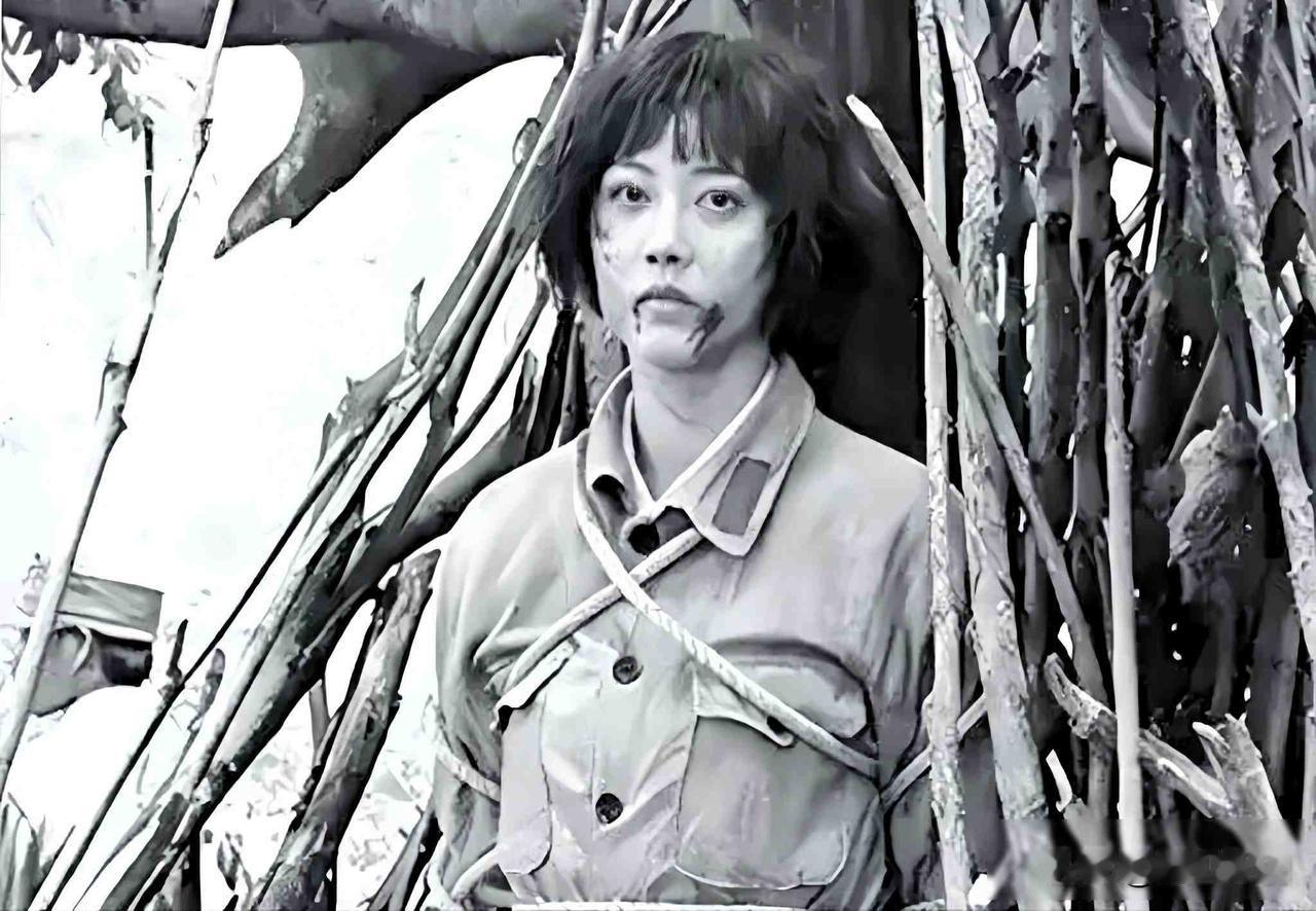 袖口藏红布的女匪首，身份撕裂十四年，信仰藏在补丁里那是一九五零年的甘肃，部队