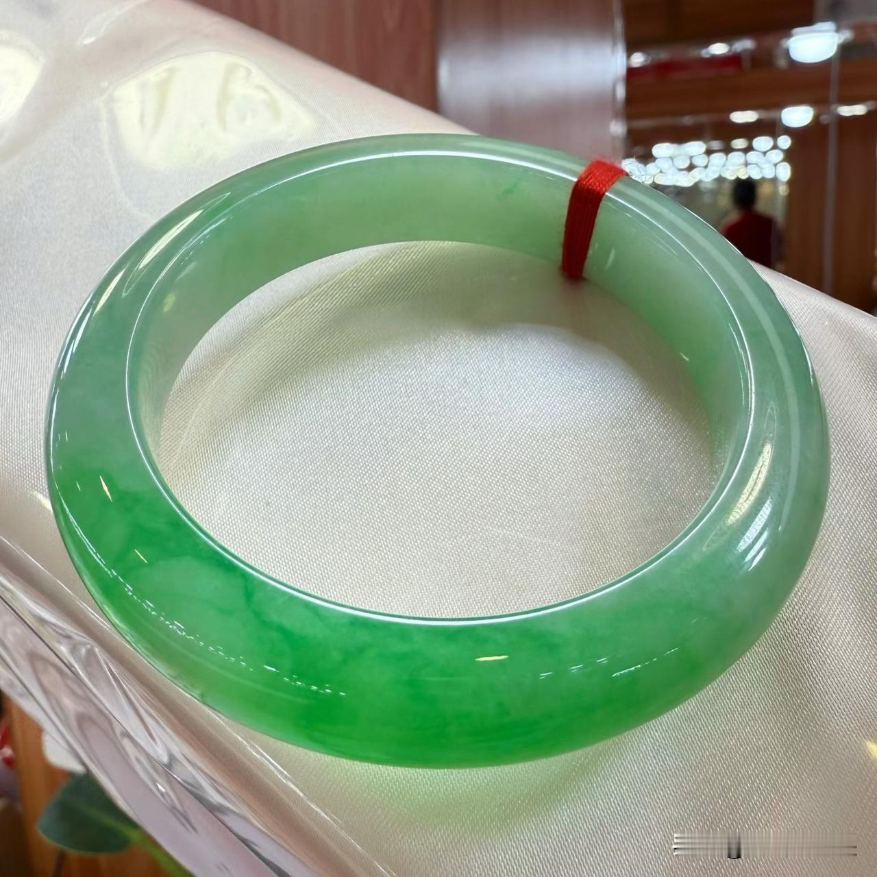 世间真正悲哀的人，不能识别真正的爱！越是对你好的人，越是要去逃离、去伤害，