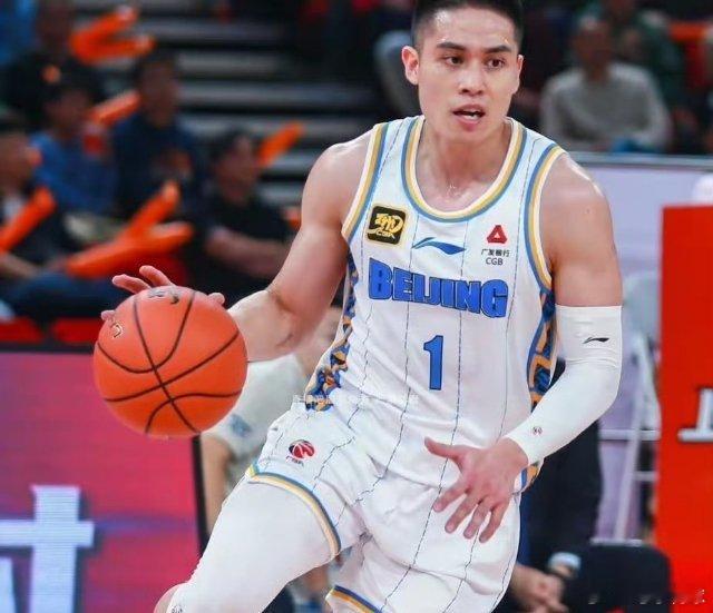 陈盈骏生涯至今工资一览17年，陈盈俊98万元，广州队18年，陈盈俊140万元，广