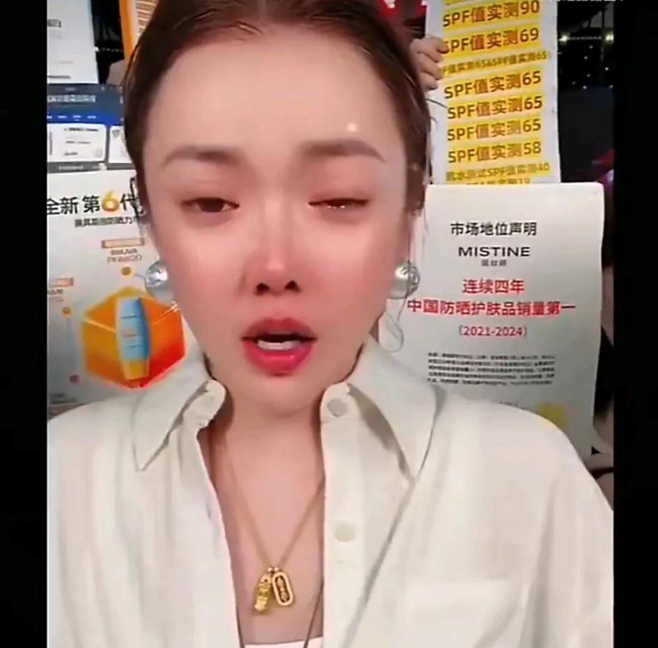 别再只盯着她55亿的销售额了，你根本不知道，那个在直播间里喊破嗓子的女孩，左耳已