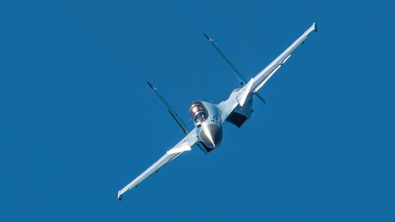 伊阿祖工厂，贝加尔湖上空Su-30SM2重型战斗机飞行员和Yak-1