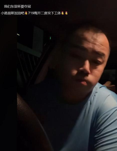 媒体人徐江表示，他对本月的东亚杯毫无兴趣。因为他觉得国足的临时主教练久尔杰维奇就