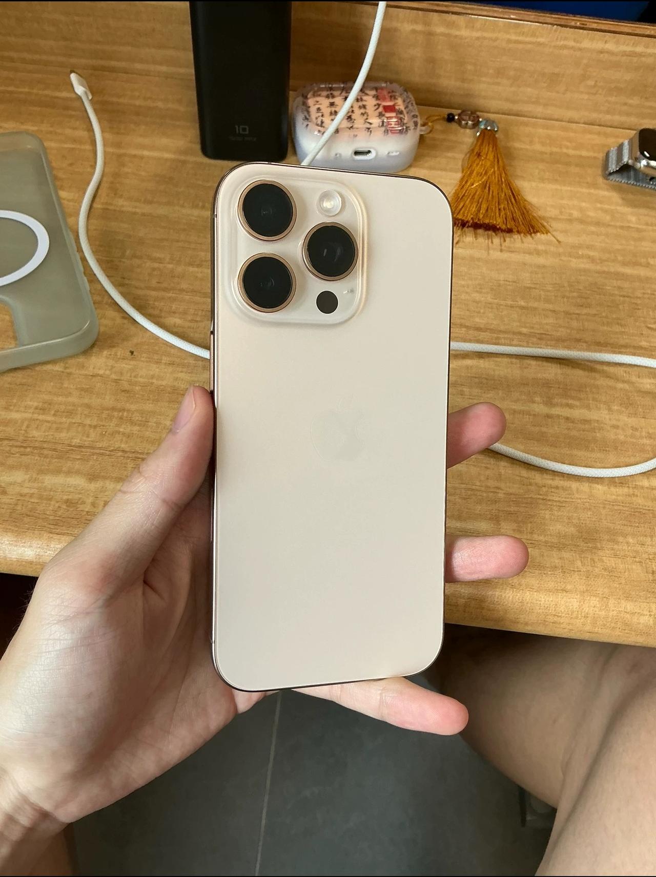 买了128g的16Pro被舍友说人傻钱多...前几天看到🍎iPhone1