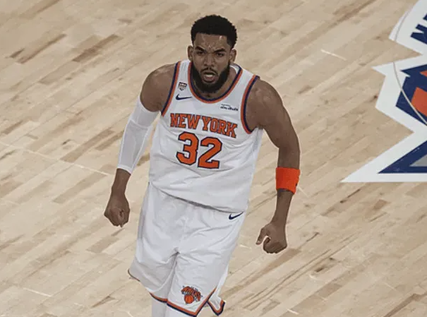 NBA总决赛第三场，马刺总决赛扳回一城，大比分追至1-2落后尼克斯。尼克斯球员