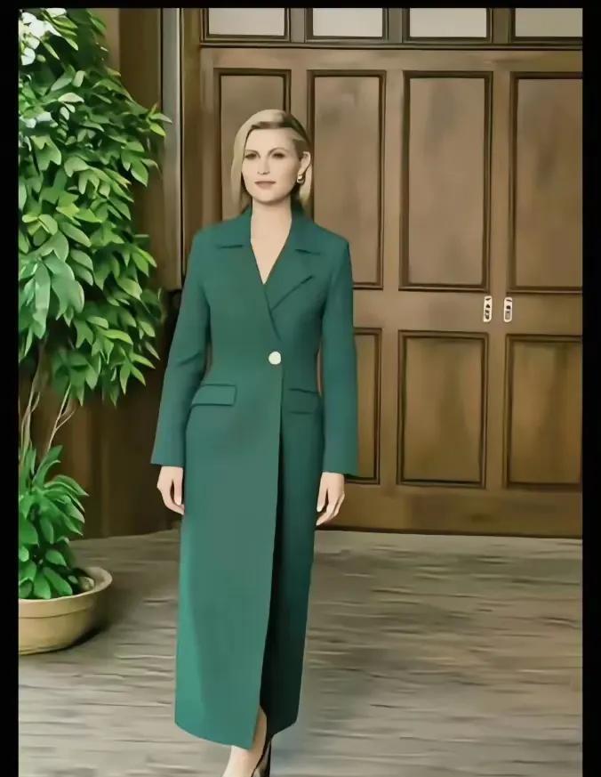 泽连斯基的老婆简直是美貌与气质的完美结合。她叫<em>叶莲娜</em>·<em>泽连斯卡娅</em>，原本是一名编