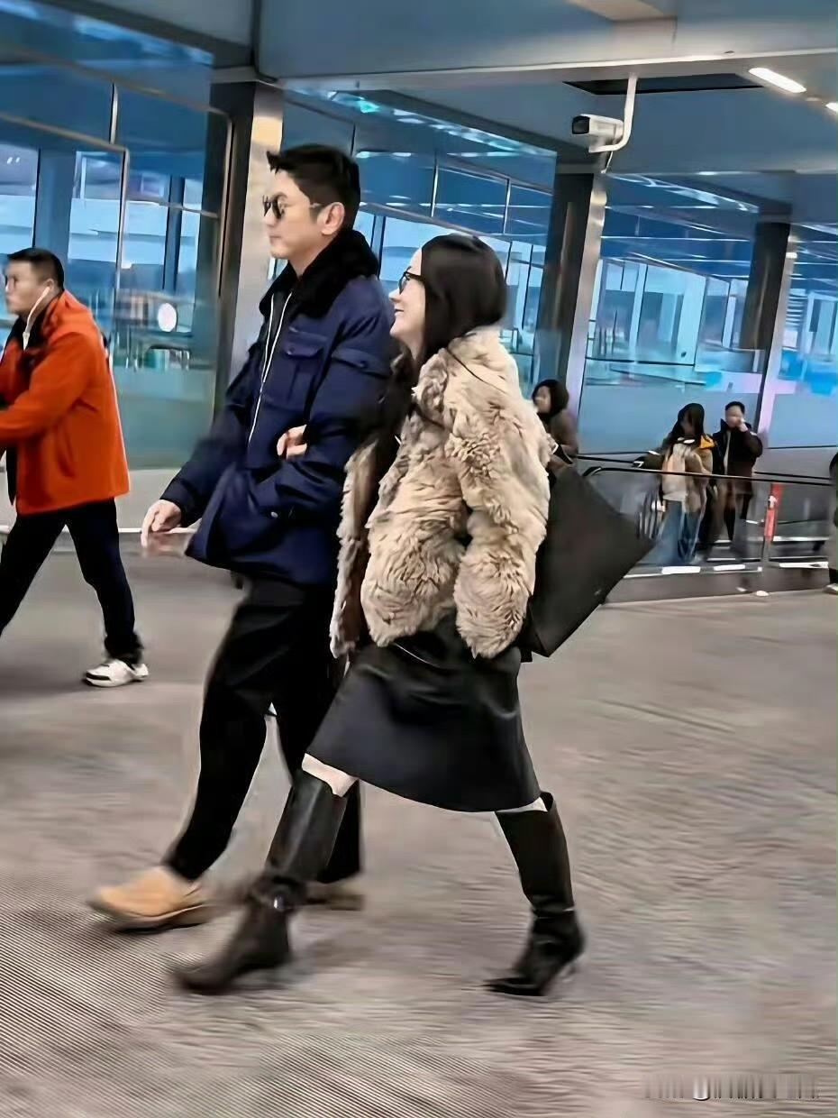 霍思燕比李湘聪明两个人都财务自由后李湘选择的是强强联盟，霍思燕选择的是随心而