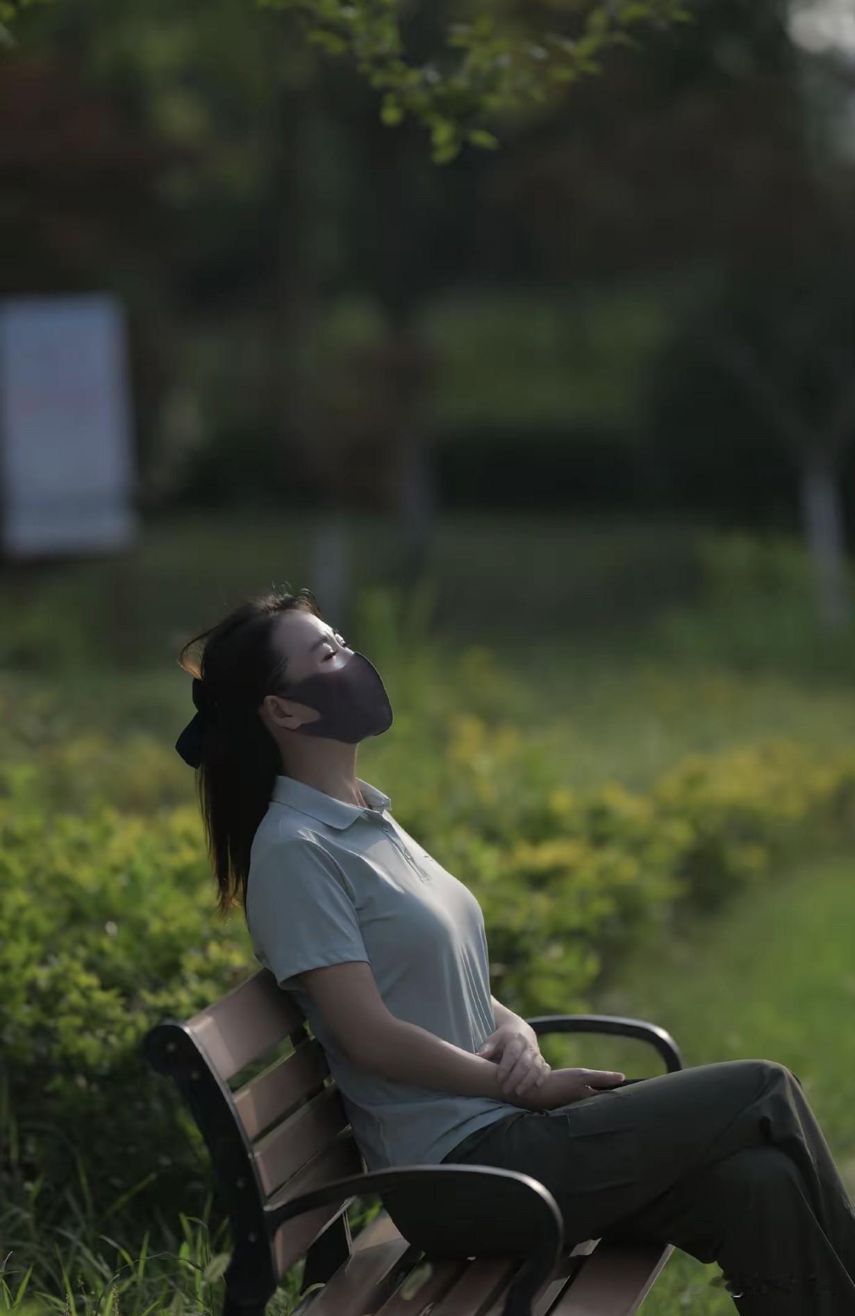希望你下一次难过，是由于钱多不知道怎么花。你看，不让你买房你非买，供房供得让