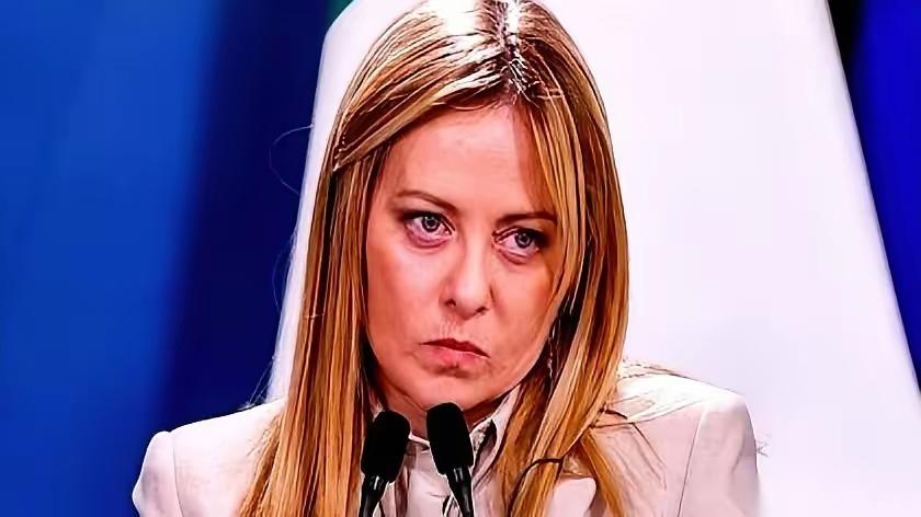 意大利总理梅洛尼，昨天对着整个欧洲，撂下了一句狠话。她说，所有人都冷静点，谁也别