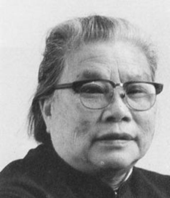 1929年，朱德看上了康克清，随即找曾志说媒表白，没想到被康克清给拒绝了。1