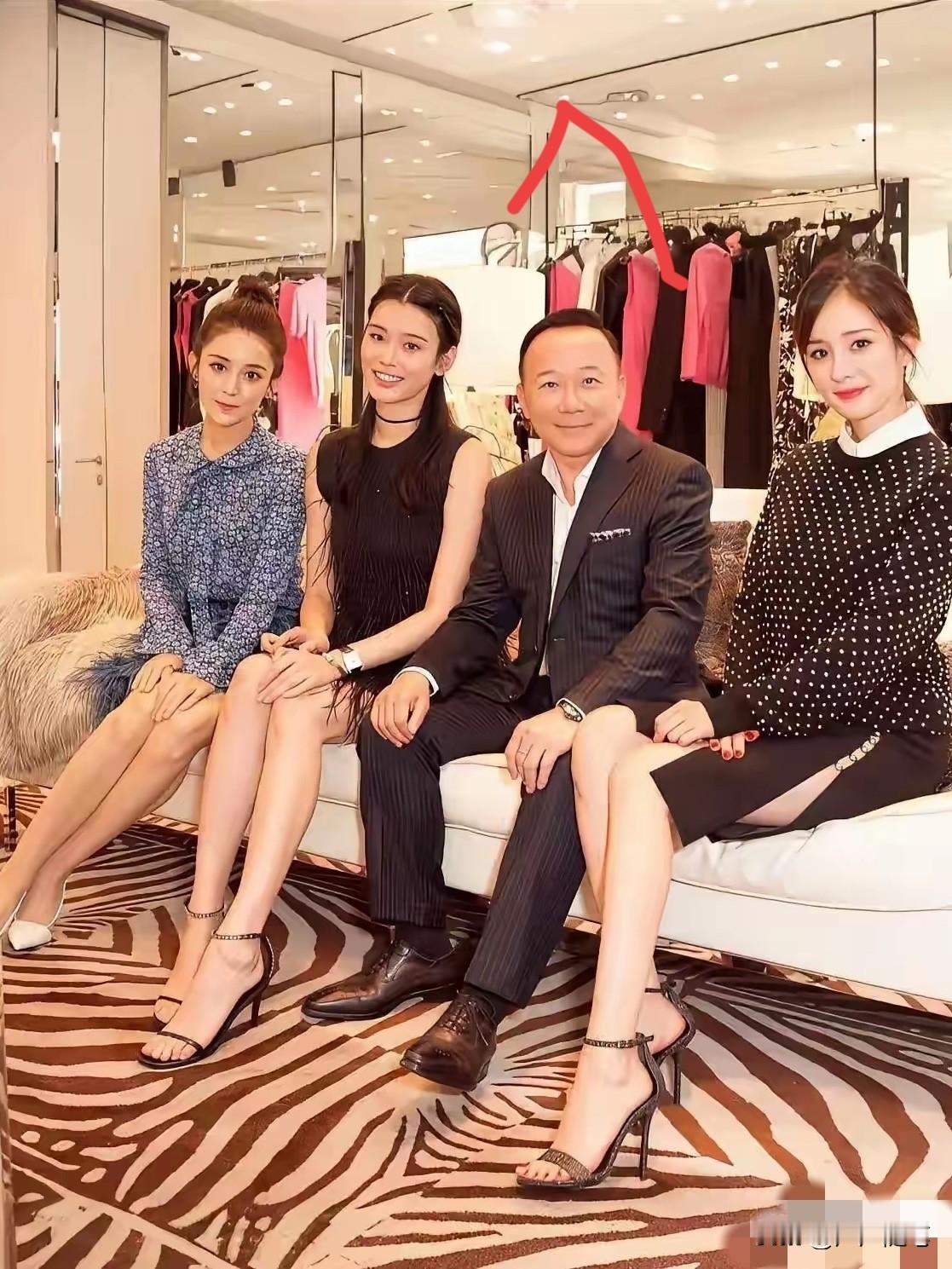 这位大佬一看就不是一般人。