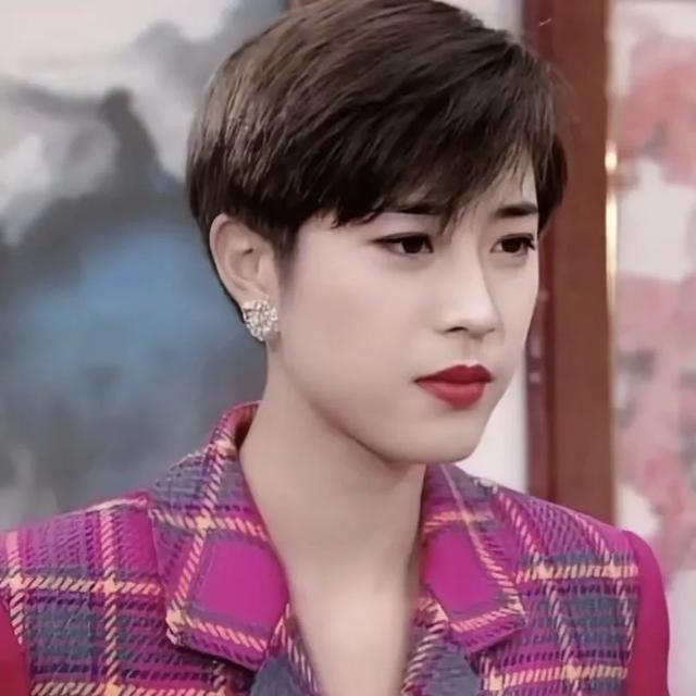 女人最迷人的短发分享：这十六位漂亮的短发女明星谁不喜欢。陈法蓉，张可颐，袁洁莹，
