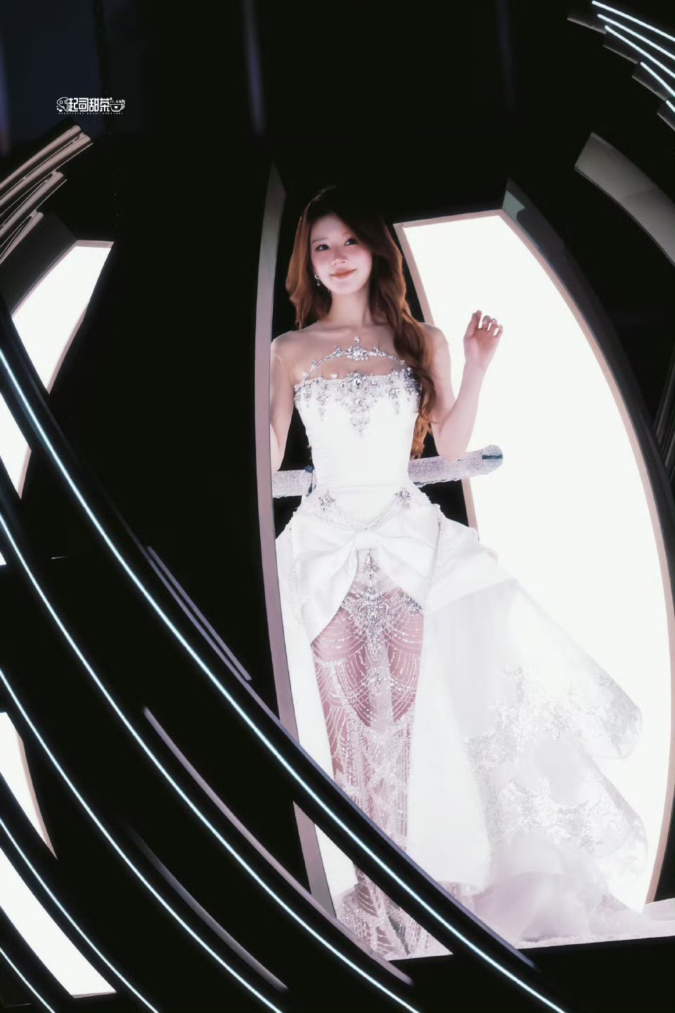 赵露思这一组图我真的要直呼妈咪了，跟几年前比真的越来越成熟了