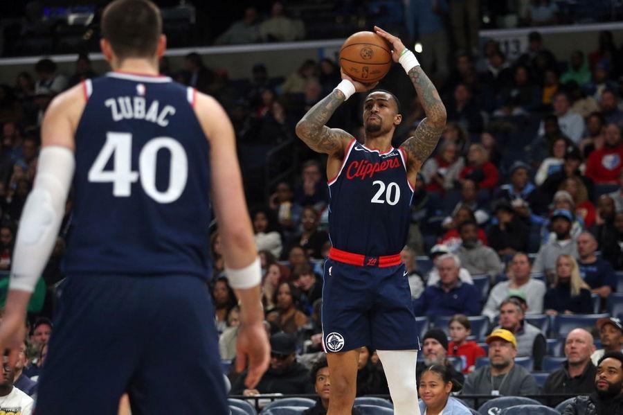 科林斯在采访中表示，在他低谷的时候，除了教练以外，他最感谢的是科比·桑德斯，因为