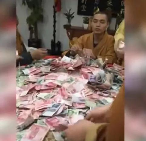 讨论：政府有关部门现在是否应该考虑全面禁止新建佛教寺院？中国历史上就曾经发生过