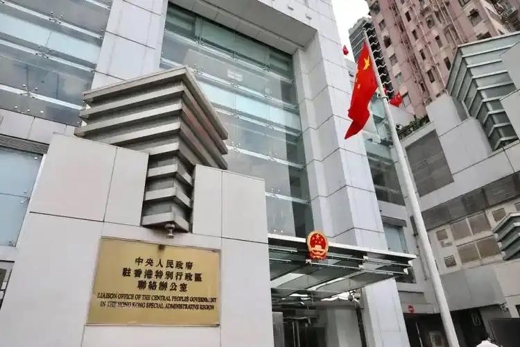 搞不明白，香港既不向中央纳税，又没有中央财政拨款，还不发地方债，钱到底从而哪里来
