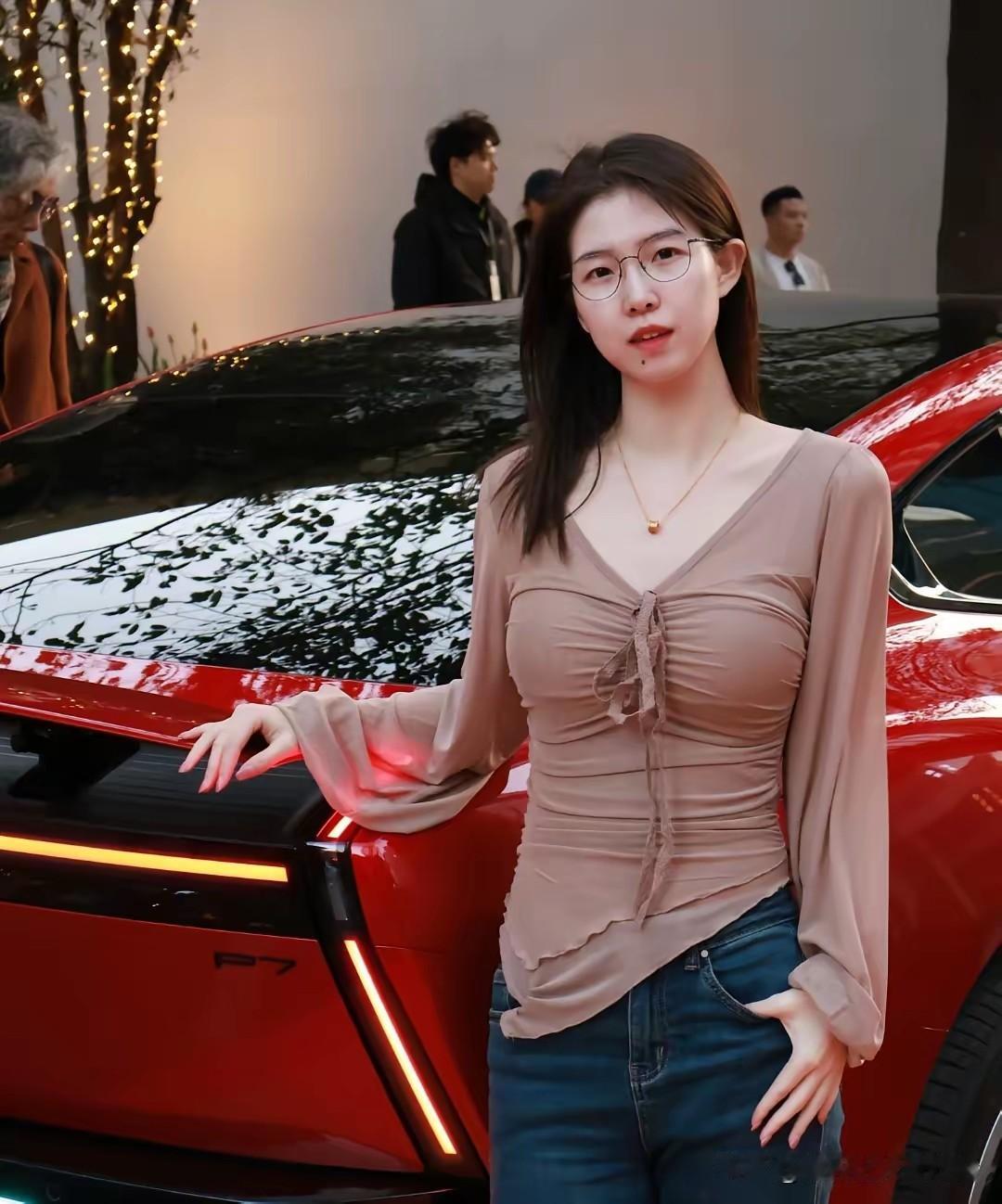 这女网红一口气代言了好几款汽车怎么会这么厉害？​​​
