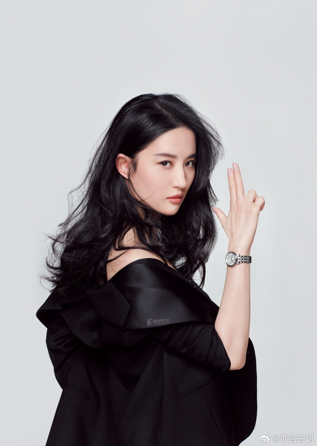 刘亦菲为萨顶顶新专辑宣传是我考古没到位啊！刘亦菲和萨顶顶有啥交集吗？她俩是咋认识