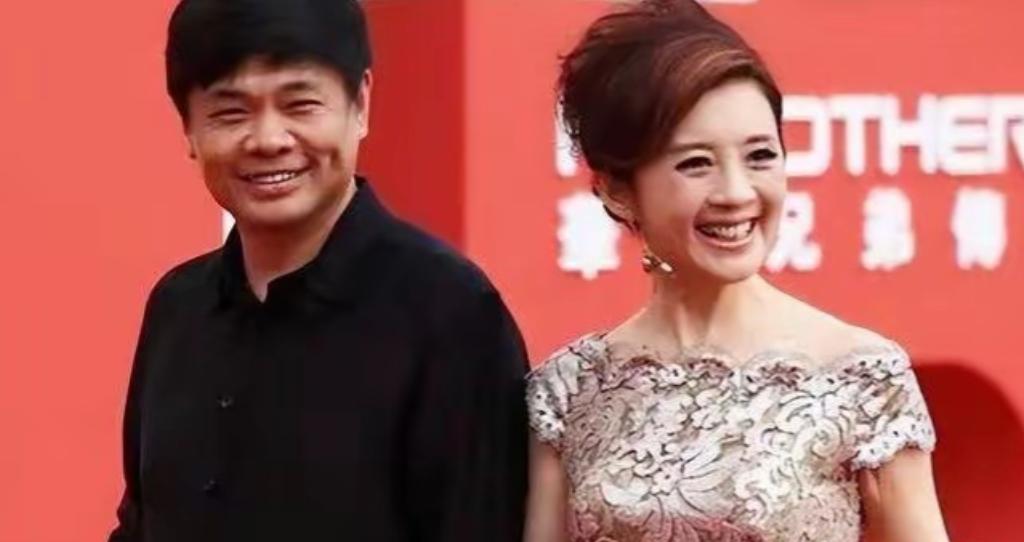 一桩豪门婚变引爆全网，亚信科技创始人丁健，在原配妻子产后仅五个月、尚处哺乳期之际