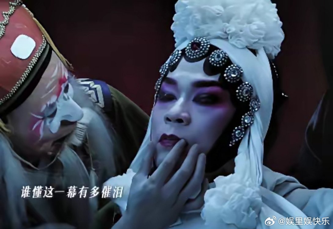 昨晚，一个臃肿发福的中年男人扮上女装，直接把我钉在沙发上。孙浩在《主角》里演的苟