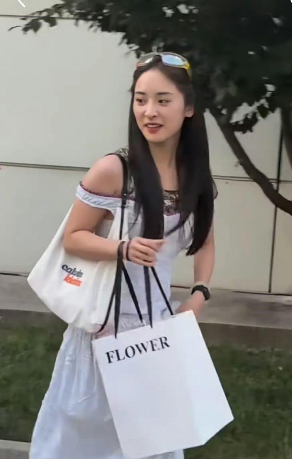 沈月土的简直和白鹿有的一比
